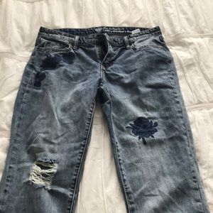 Sexy boyfriend fit Gap jeans with flowers